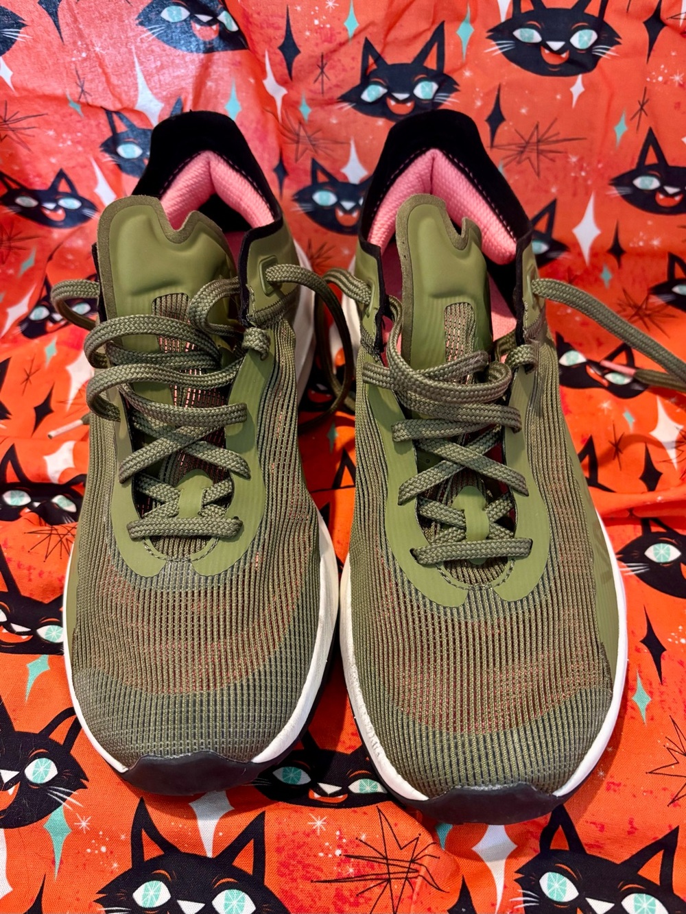 Women’s size 9 (Euro 40) Vasque running shoes EUC